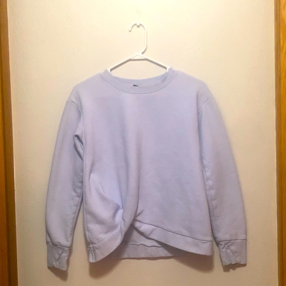 Pastel purple sweatshirt with twist at the bottom, size extra large in girls.